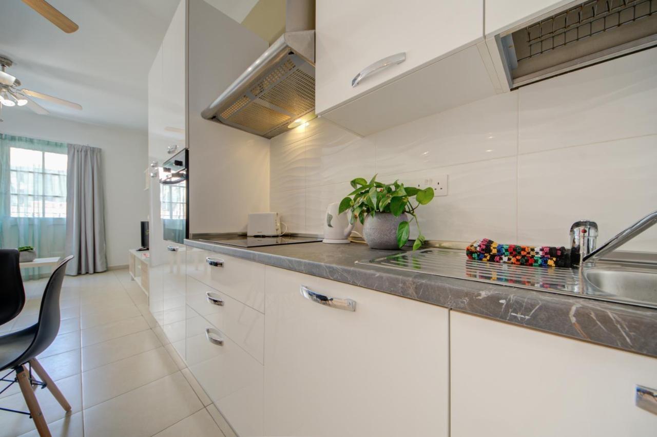 Azure Haven - Gzira Apartments And Penthouse By Shortletsmalta Exterior foto